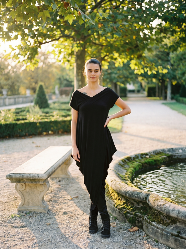 Knitted Cross V-Neck Tunic: Sleeveless Urban Blouse