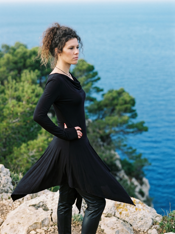 Jersey Tunic BEATRICE — Black, Asymmetric Thumb Holes